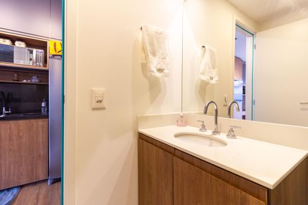 Banheiro de kitnet/studio para alugar com 1 quarto, 28m² em Pinheiros, São Paulo