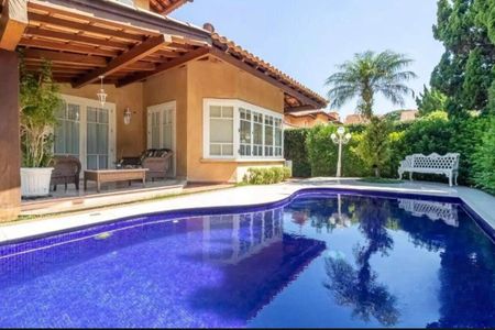 Casa de condomínio à venda com 621m², 4 quartos e 7 vagas