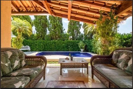 Casa de condomínio à venda com 621m², 4 quartos e 7 vagas