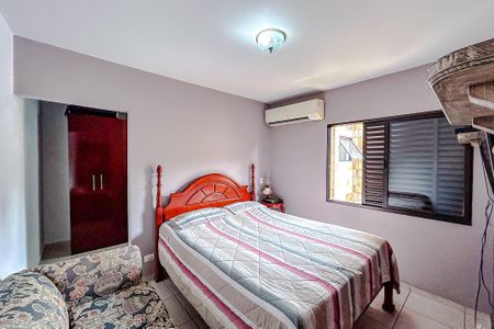 Casa à venda com 176m², 4 quartos e 5 vagasSuíte 2