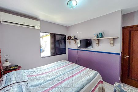 Casa à venda com 176m², 4 quartos e 5 vagasSuíte 2