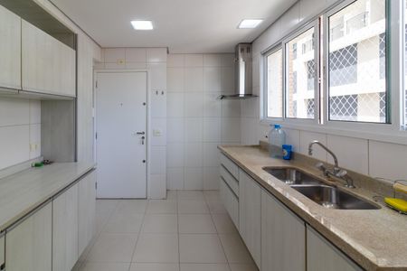 Apartamento para alugar com 100m², 2 quartos e 2 vagasCozinha
