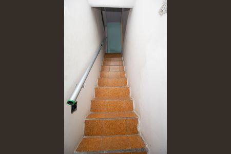 Escada de casa para alugar com 3 quartos, 130m² em Vila Iorio, São Paulo