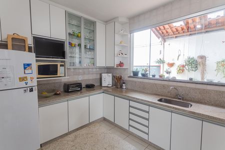 Cozinha de casa à venda com 4 quartos, 372m² em Horto, Belo Horizonte