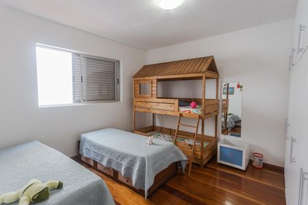 Casa à venda com 372m², 4 quartos e 4 vagasQuarto 3 no 2° Andar