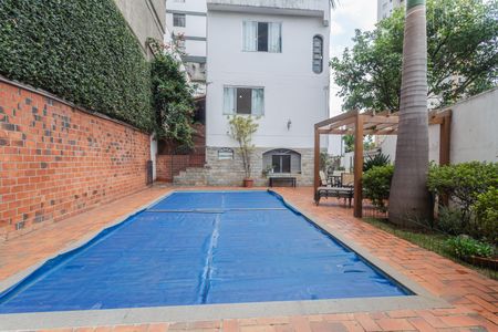 Casa à venda com 372m², 4 quartos e 4 vagasÁrea da Piscina