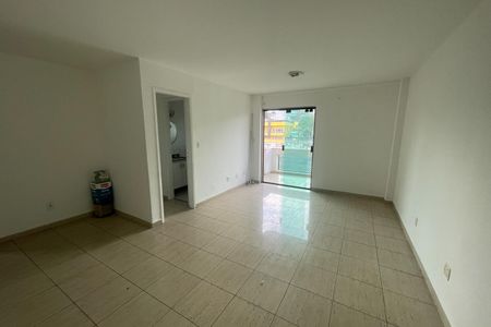 Sala de apartamento para alugar com 2 quartos, 100m² em Jardim Vinte E Cinco de Agosto, Duque de Caxias