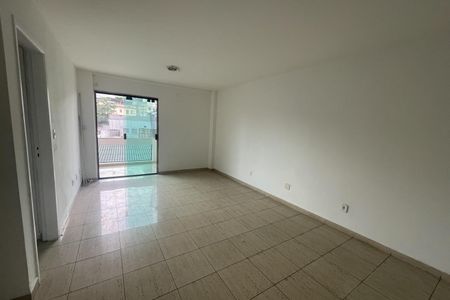 Sala de apartamento para alugar com 2 quartos, 100m² em Jardim Vinte E Cinco de Agosto, Duque de Caxias