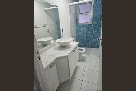 Apartamento para alugar com 74m², 3 quartos e 1 vaga Apartamento para alugar com 74m², 3 quartos e 1 vagaBanheiro social