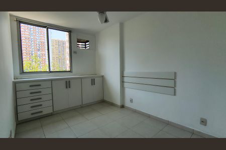 Quarto 1 de apartamento à venda com 2 quartos, 55m² em Barra da Tijuca, Rio de Janeiro