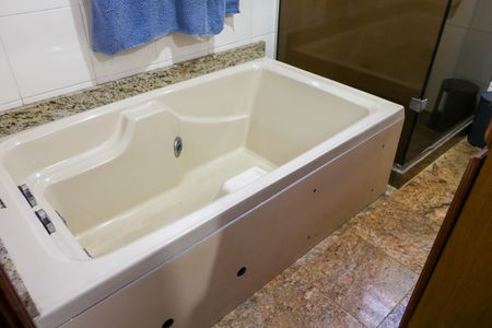 Casa à venda com 333m², 3 quartos e 2 vagas Casa à venda com 333m², 3 quartos e 2 vagasCasa 3 - Banheiro Quarto suite