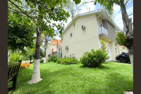 Casa de condomínio à venda com 79m², 2 quartos e 2 vagasFachada