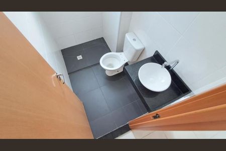 Banheiro  de apartamento para alugar com 2 quartos, 40m² em Morro Santana, Porto Alegre