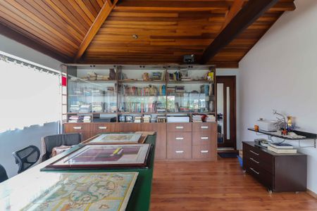 Casa à venda com 347m², 5 quartos e 3 vagasEscritório