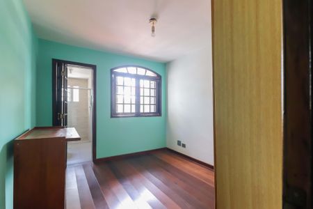 Casa à venda com 347m², 5 quartos e 3 vagasSuíte 2