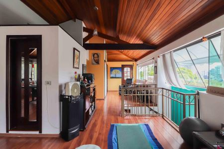 Casa à venda com 347m², 5 quartos e 3 vagasEscritório