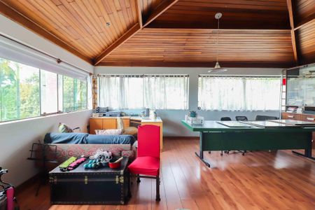 Casa à venda com 347m², 5 quartos e 3 vagasEscritório