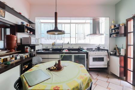 Casa à venda com 347m², 5 quartos e 3 vagasCozinha