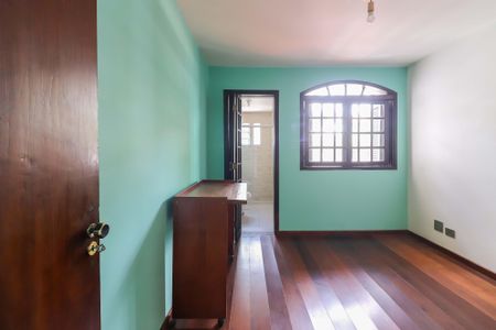 Casa à venda com 347m², 5 quartos e 3 vagasSuíte 2