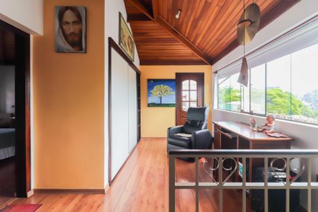 Casa à venda com 347m², 5 quartos e 3 vagasEscritório