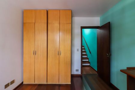 Casa à venda com 347m², 5 quartos e 3 vagasSuíte 2