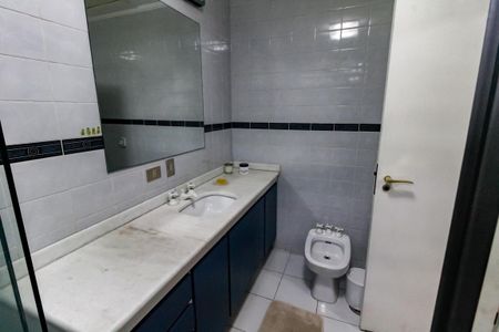 Casa à venda com 431m², 4 quartos e 6 vagasBanheiro da Suíte 1