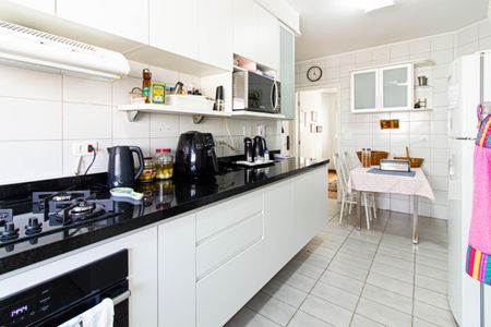 Apartamento à venda com 153m², 4 quartos e 2 vagasCozinha