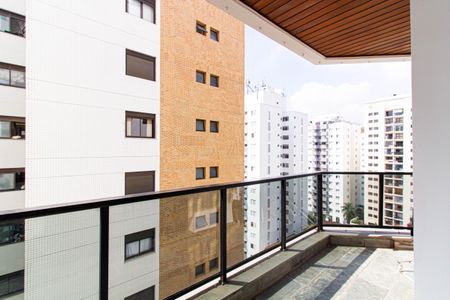 Apartamento à venda com 153m², 4 quartos e 2 vagasVaranda