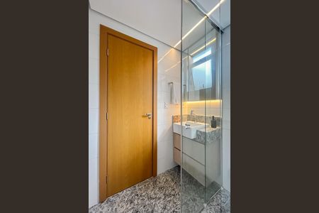 Apartamento à venda com 67m², 2 quartos e 2 vagasBanheiro da Suíte