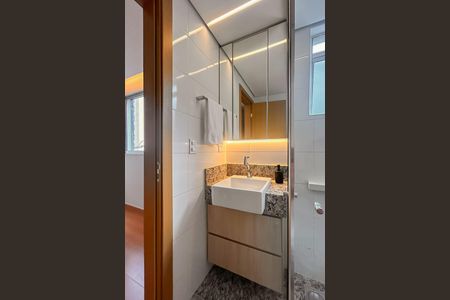 Apartamento à venda com 67m², 2 quartos e 2 vagasBanheiro da Suíte