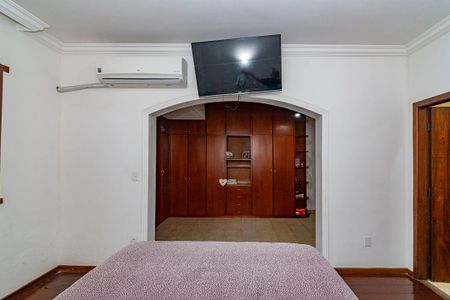 Casa à venda com 350m², 4 quartos e 8 vagasSuíte