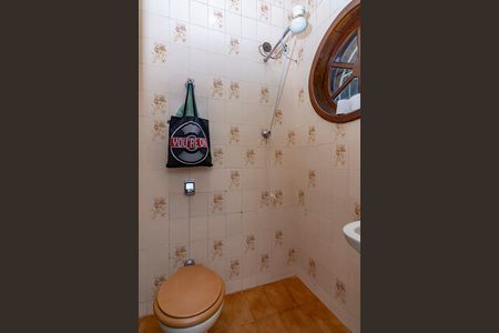 Casa à venda com 350m², 4 quartos e 8 vagasBanheiro de serviço