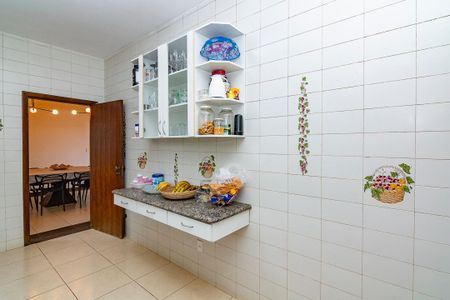 Casa à venda com 350m², 4 quartos e 8 vagasCozinha