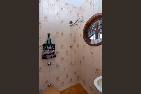 Casa à venda com 350m², 4 quartos e 8 vagasBanheiro de serviço