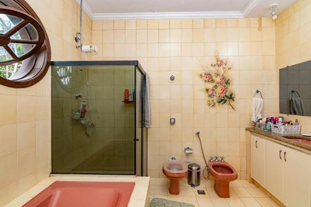 Casa à venda com 350m², 4 quartos e 8 vagasBanheiro da Suíte