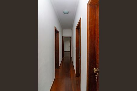 Casa à venda com 350m², 4 quartos e 8 vagasCorredor