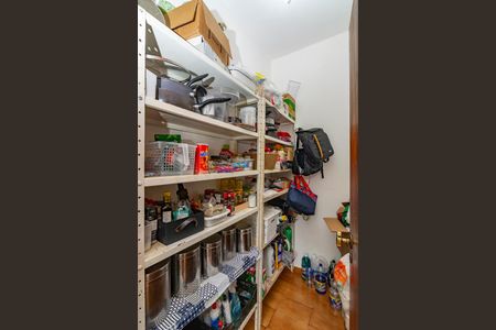 Casa à venda com 350m², 4 quartos e 8 vagasDespensa