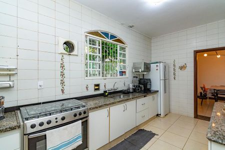 Casa à venda com 350m², 4 quartos e 8 vagasCozinha