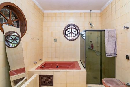 Casa à venda com 350m², 4 quartos e 8 vagasBanheiro da Suíte