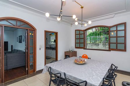 Casa à venda com 350m², 4 quartos e 8 vagasSala 2Suíte