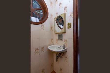 Casa à venda com 350m², 4 quartos e 8 vagasBanheiro de serviço