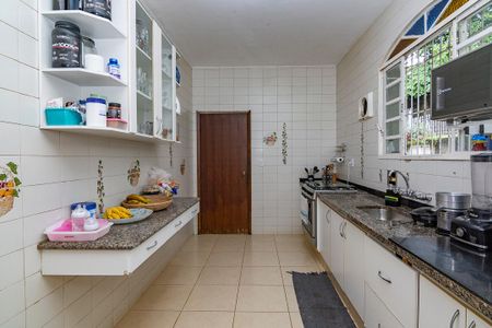 Casa à venda com 350m², 4 quartos e 8 vagasCozinha