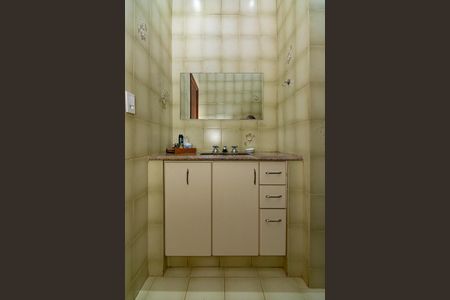 Casa à venda com 350m², 4 quartos e 8 vagasBanheiro Social