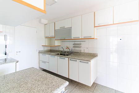 Apartamento para alugar com 132m², 3 quartos e 2 vagasCozinha