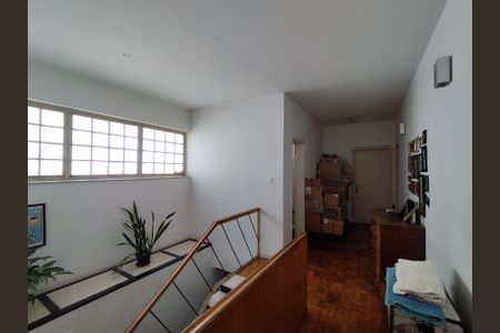 Casa à venda com 408m², 4 quartos e 4 vagas Casa à venda com 408m², 4 quartos e 4 vagasCorredor