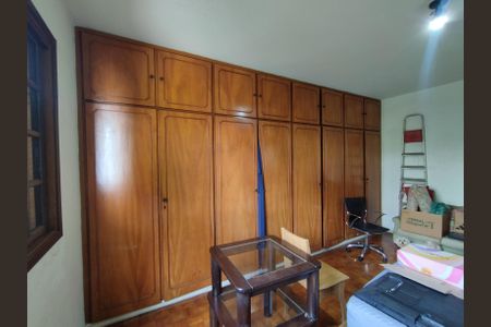 Casa à venda com 408m², 4 quartos e 4 vagas Casa à venda com 408m², 4 quartos e 4 vagasQuarto