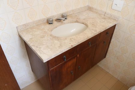 Apartamento para alugar com 100m², 2 quartos e sem vagaBanheiro da Suíte