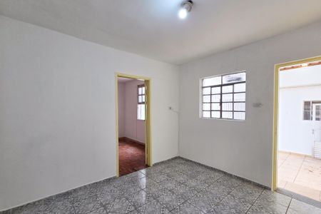 Casa para alugar com 196m², 3 quartos e 3 vagas Casa para alugar com 196m², 3 quartos e 3 vagasSala - Edícula