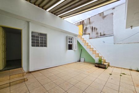 Casa para alugar com 196m², 3 quartos e 3 vagas Casa para alugar com 196m², 3 quartos e 3 vagasQuintal