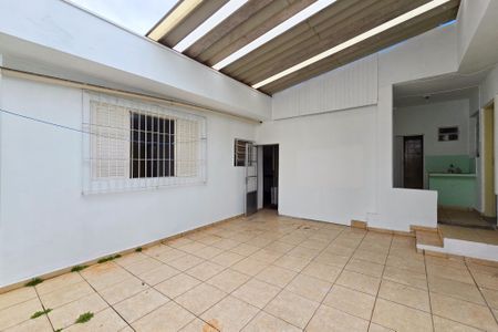 Casa para alugar com 196m², 3 quartos e 3 vagas Casa para alugar com 196m², 3 quartos e 3 vagasQuintal